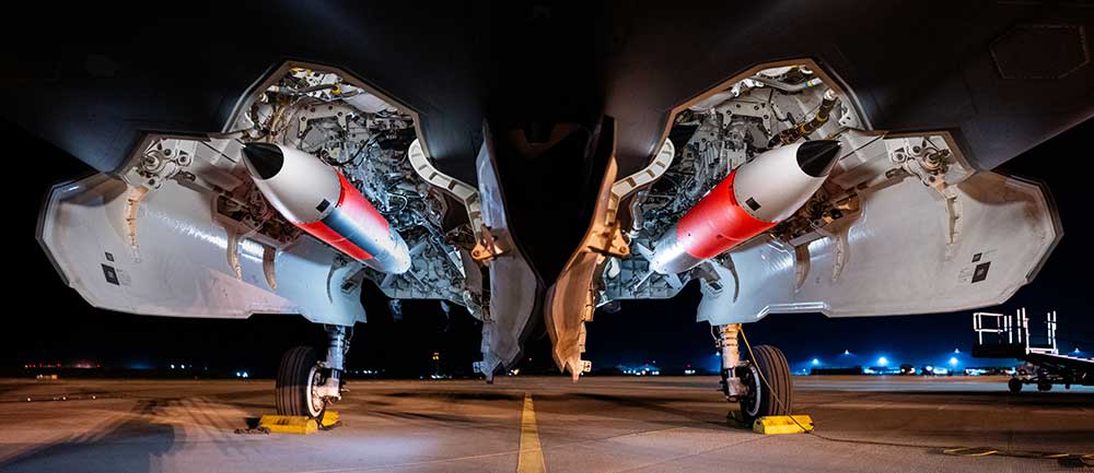 F-35 jachtbommenwerper met twee B61-12 kernbommen 